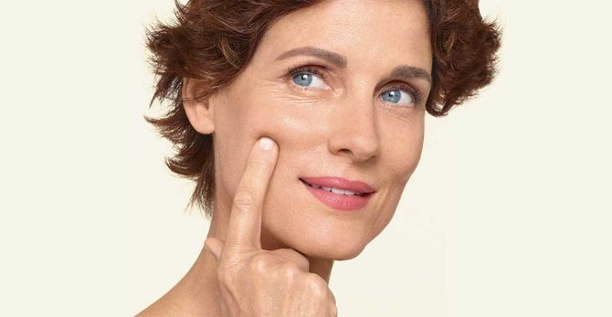 Як допомогти шкірі під час менопаузи: поради з догляду