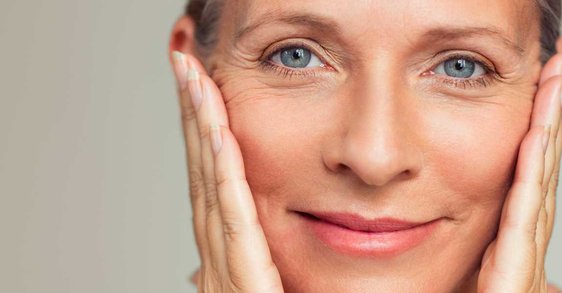 Шкіра під час менопаузи: основні зміни та їх симптоми